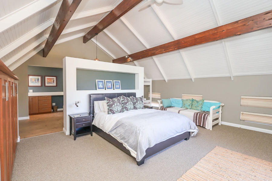 5 Bedroom Property for Sale in The Coves North West